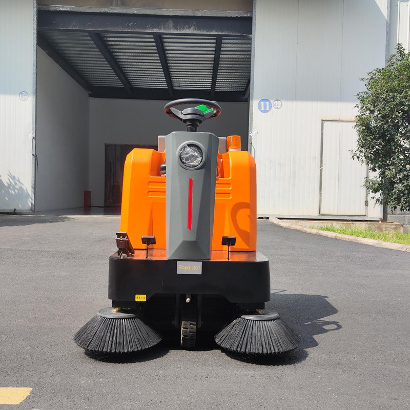 電動(dòng)掃地機(jī)在工廠廣泛使用，我們該怎么選